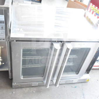 BRAND NEW MainStreet 541FEC1C Convection Oven, single deck, electric, with legs, 208 volts, 3/1 phase, slight cosmetic flaws.