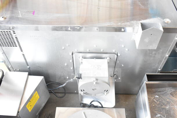 MainStreet 541FEC1C convection oven, brand new with scratch and dent, includes legs, 208 volts, 3/1 phase.