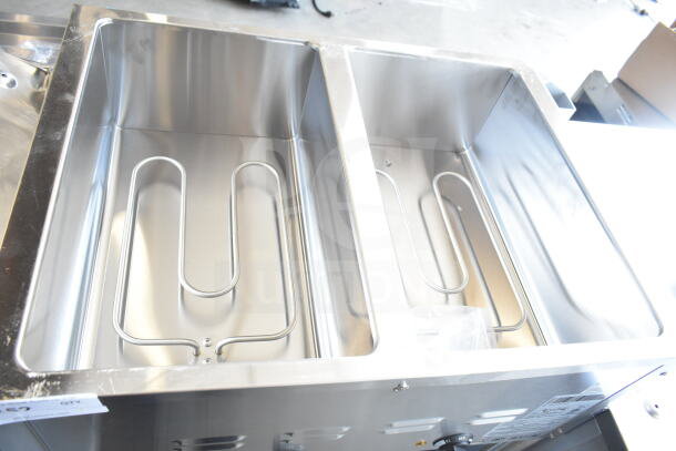 BRAND NEW Avantco 177STE2S Two Pan Electric Steam Table, stainless steel, open well, 120V, with undershelf. Scratch and dent condition.