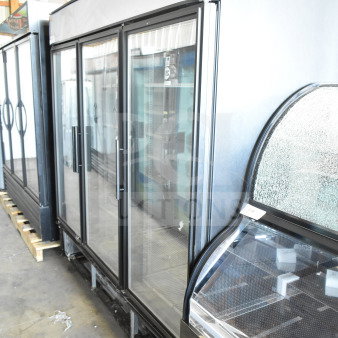 True GDM-72F-LD commercial 3-door reach-in freezer, glass doors, 115/208-240V, 1 phase, in good condition.