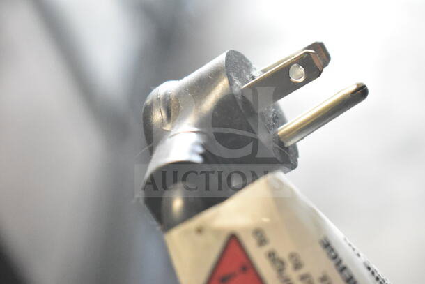 Power plug of a Crane 5800-4 Commercial Bottled Drink Vending Machine, 115 Volts, 1 Phase.