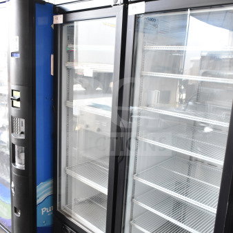 2019 Habco SE18 single door reach-in cooler, model SE18. Excellent condition, 115V, 1 phase, glass door, multiple shelves.