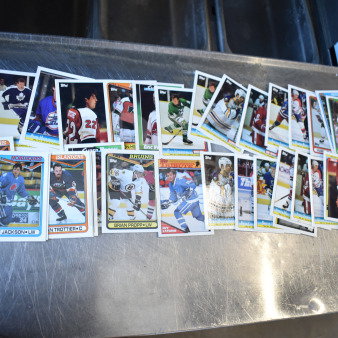 Lot of various ice hockey trading cards, including players from teams like the Flyers, Nordiques, and Islanders, in good condition.