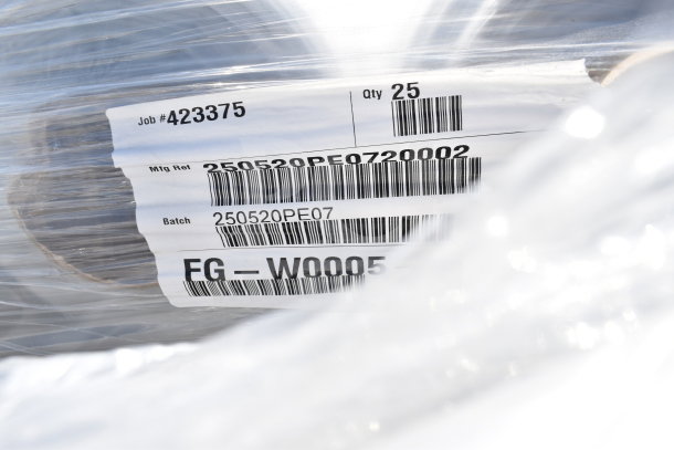FG-W0005-04 Stretch Film Roll, 150m per roll, features ID label with Job #423375, Qty 25. Ideal for packaging.
