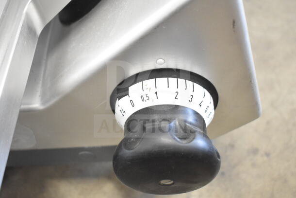 2018 Bizerba GSP HD meat slicer knob with thickness settings. Clean, durable construction. 120V, 1 phase.
