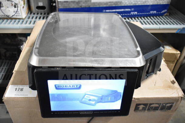 2020 Hobart HTi-7LH4W commercial food portioning scale, visible screen damage, tested and working, 120/208-240V, 1 phase.
