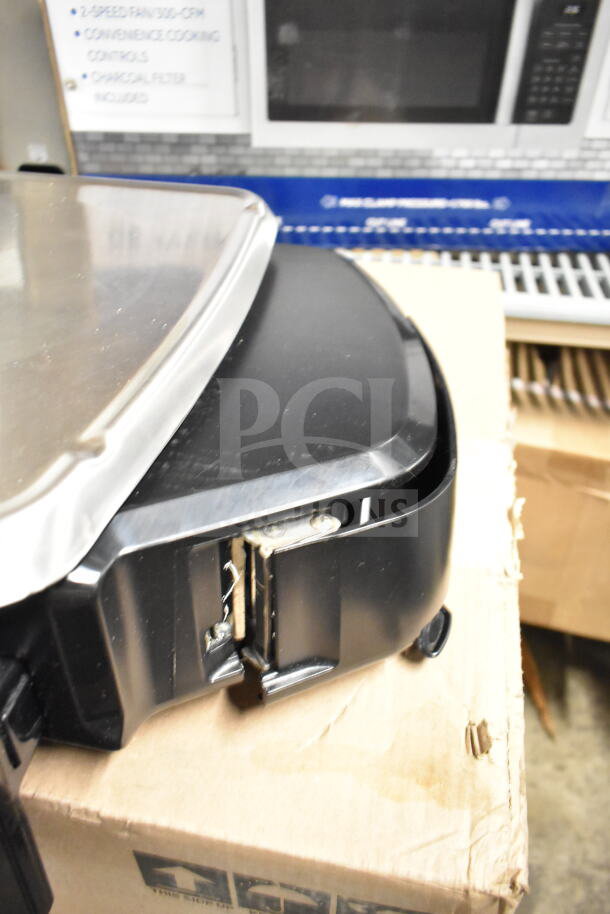 2020 Hobart HTi-7LH4W commercial scale, black casing, visible screen damage, tested working, 120/208-240V, 1 phase.