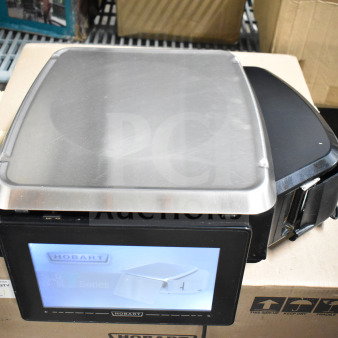 2017 Hobart HTi-7LH26 food portioning scale, tested working, screen damage. 120/208-240V, 1 phase.