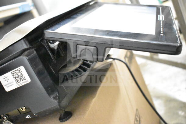 2017 Hobart HTi-7LH26 commercial food portioning scale, showing screen damage. Tested, working, 120/208-240V, 1 phase.