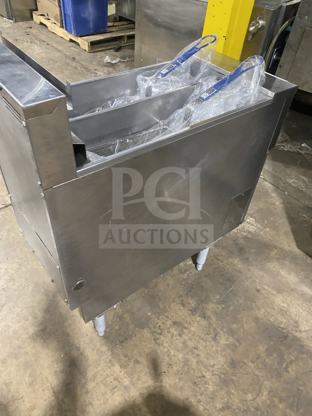 Pitco SE14T commercial stainless steel fryer with back splash, basket hanger, new fry basket, and individual controls, on legs.