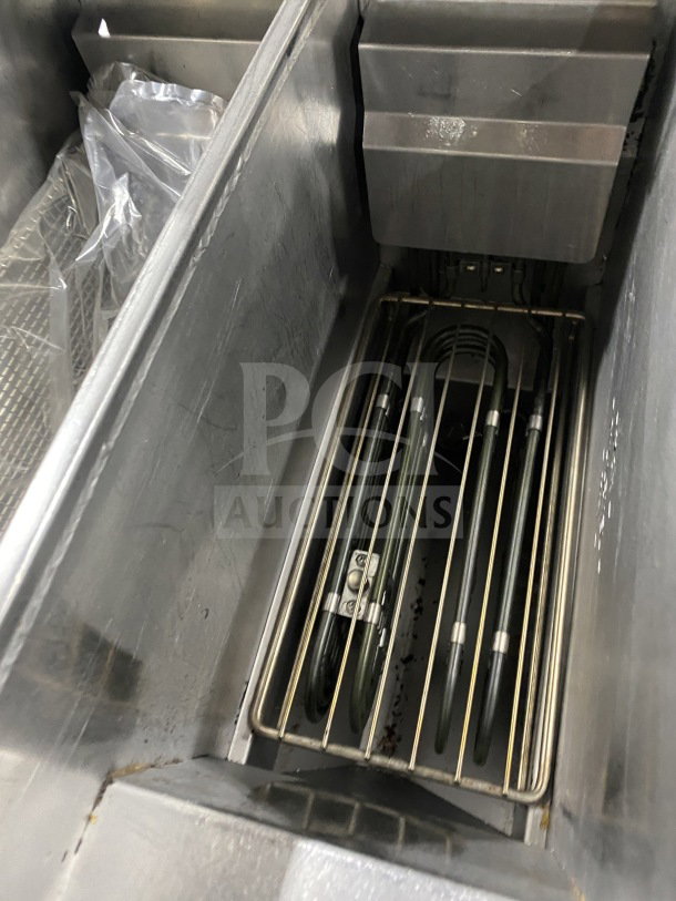 Pitco SE14T commercial stainless steel deep fryer with back splash, basket hanger, and new fry basket. In good condition.