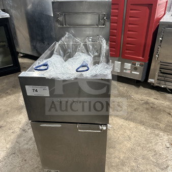 Dean SR142GN stainless steel natural gas fryer, with backsplash, basket hanger, and new fry basket. Includes casters.