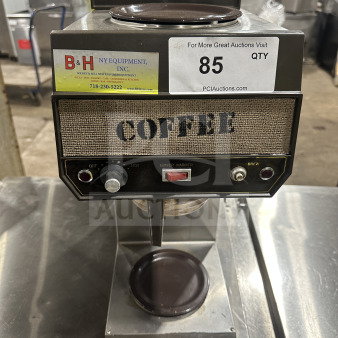 Reynolds Gourmet GB-2A commercial coffee maker, model SN: 921782. Features dual warmer plates, vintage design, 117V.