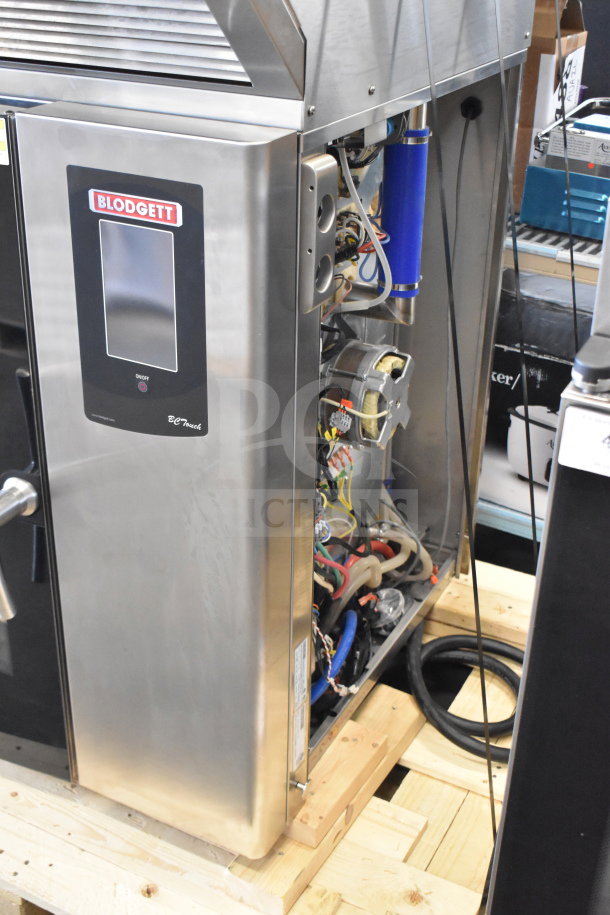 Brand new Blodgett BLCT-101 combi convection oven with hood. Visible wiring, 480V, 3-phase, scratch and dent condition.