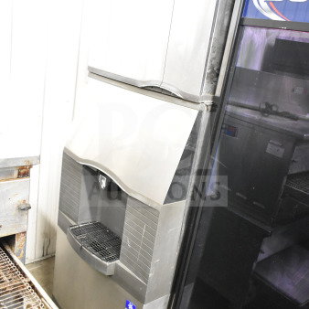 Manitowoc SD0452A ice head on SPA310 dispenser, 115 volts, 1 phase, stainless steel, commercial use.