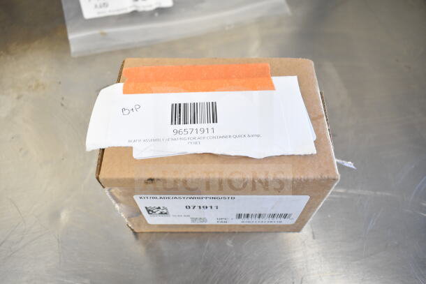 Cardboard box labeled "Blade Assembly Aerating for AER Container Quick & Quiet." Scratch and dent condition. Tags visible.