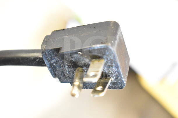 Close-up image of a 115-volt power plug for an Everest Commercial 4 Drawer Chef Base.