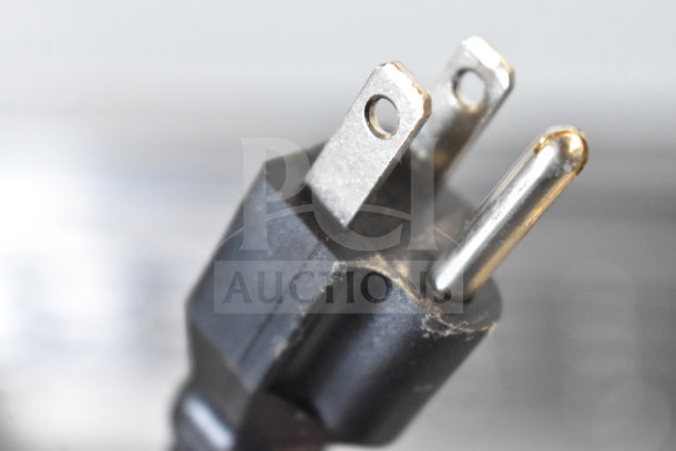 Close-up of a power plug for an Avantco 178SSPT48MHC sandwich salad prep table. 115 volts, 1 phase.