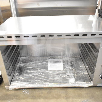Brand new Avantco 177CHSME32IM 32" electric countertop cheese melter. Minor scratches, 208/240 Volts.