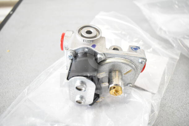 Brand new Blodgett 30006 Gas Valve, 24V LP, in original packaging. Part of a lot of five scratch and dent items.