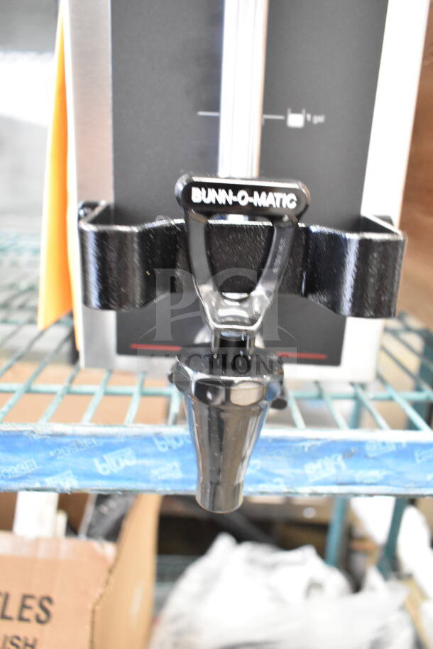 Brand-new Bunn 20950.0004 1.5GPR-FF coffee server, top handles, fast flow faucet, minor scratches, 1.5-gallon capacity.