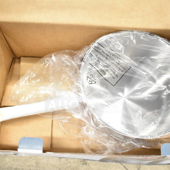 BRAND NEW SCRATCH AND DENT! 473SSAUCP10 Vigor SS1 Series 10 Qt. Stainless Steel Sauce Pan with Aluminum-Clad Bottom and Cover