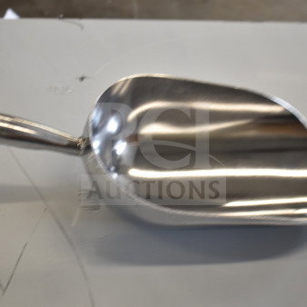 8 brand new Choice 407ALSC85 aluminum scoops, 85 oz, one-piece, scratch and dent condition.