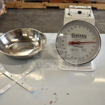 BRAND NEW Galaxy SD-FLAT50B 50 lb. mechanical scale with removable stainless steel bowl; slight cosmetic imperfections.