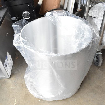 BRAND NEW SCRATCH AND DENT! 471SP60QTHD Choice 60 Qt. Heavy Weight Aluminum Stock Pot, wrapped in protective plastic.