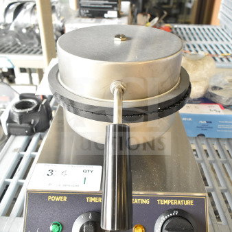 BRAND NEW SCRATCH AND DENT! 2025 Carnival King WCM1 8" Non-Stick Waffle Cone Maker - 120 Volts, 1 Phase.