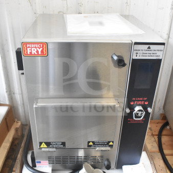 BRAND NEW SCRATCH AND DENT! 2024 Perfect Fry PFC730 Semi-Automatic Ventless Countertop Deep Fryer. 208 Volts, 1 Phase.