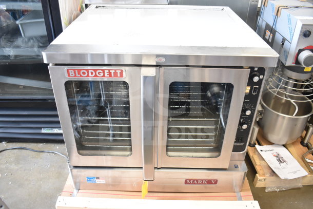 BRAND NEW Blodgett Mark V convection oven, full size, view-through doors, thermostatic controls, minor scratches.