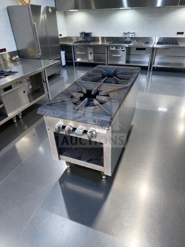 Commercial 2-burner gas hot plate range, heavy-duty cast iron, NSF style, fully tested, excellent condition.