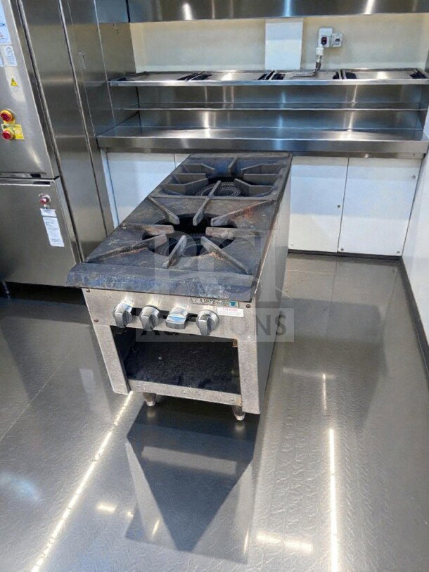 Commercial 2-burner gas hot plate range with heavy-duty cast iron grates. NSF style, fully tested, excellent condition.