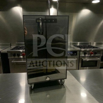 Commercial countertop refrigerator wine cooler, model MC-18, 21L capacity. Digital control, premium condition, 115V.