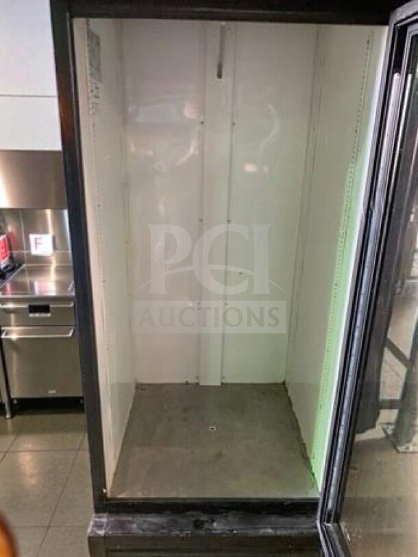 True GDM-26-HC-TSL01 commercial glass door merchandiser refrigerator, excellent condition, fully tested, UL listed, 115V.