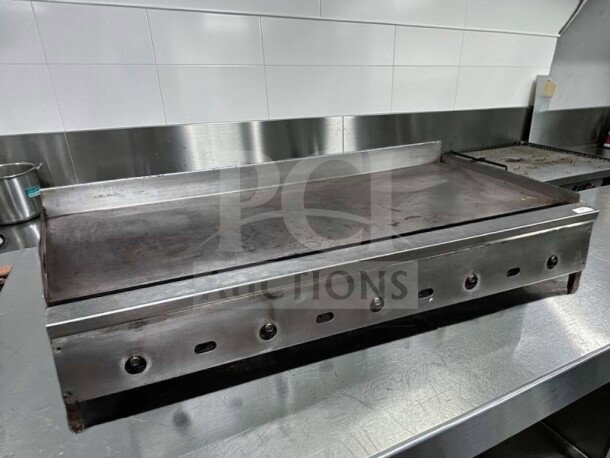 Exceptional condition Jade Range 60" thermostatic gas griddle, heavy-duty, commercial flat top, natural gas, fully tested.