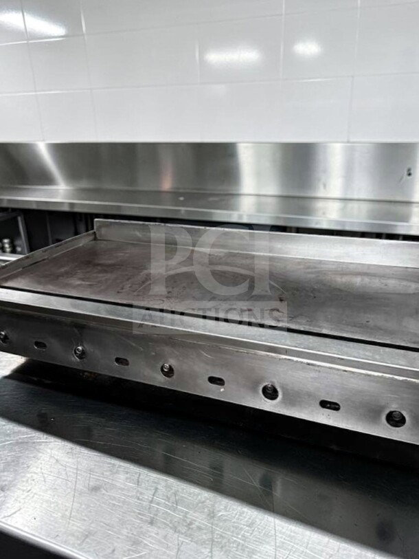 Exceptional condition Jade Range 60" thermostatic gas griddle, heavy-duty commercial flat top, natural gas, fully tested.