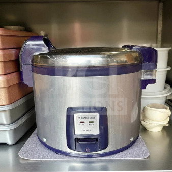 Thunder Group SEJ3201 30 Cup Electric Rice Cooker-Warmer with digital controls. Stainless steel, tested and working.