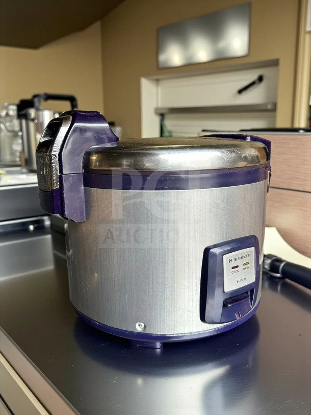 Thunder Group SEJ3201 30 Cup Electric Rice Cooker-Warmer, tested and working. Features digital controls, durable steel body.