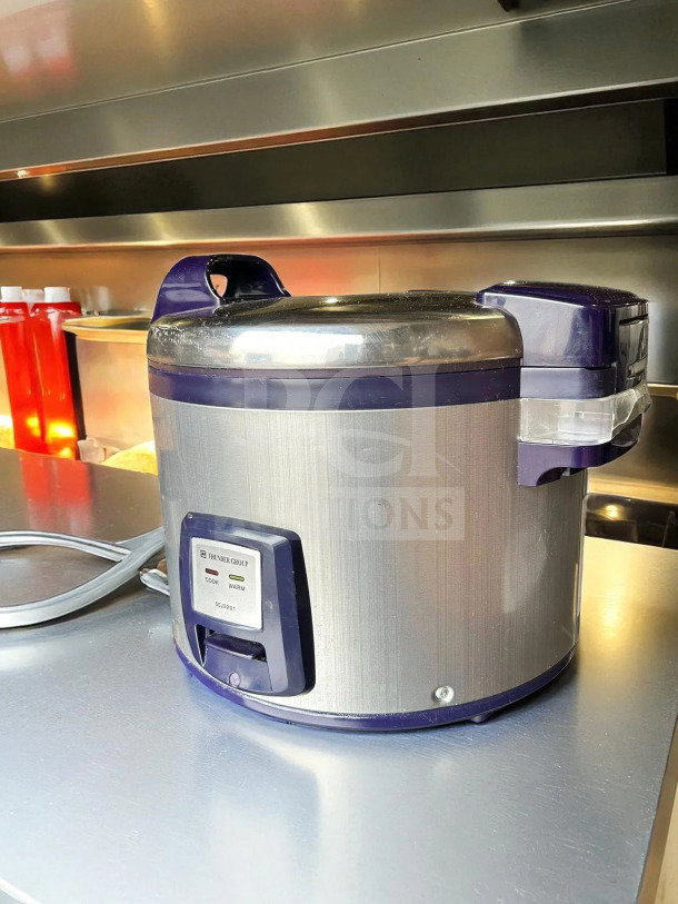 Thunder Group SEJ3201 30 Cup Electric Rice Cooker-Warmer, stainless steel finish, digital controls, tested and working.