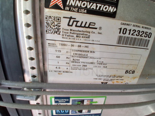 Label on True Refrigeration unit, model TSSU-36-08-HC, with specs: 115V, 60Hz, R290 refrigerant, serial 10123250.
