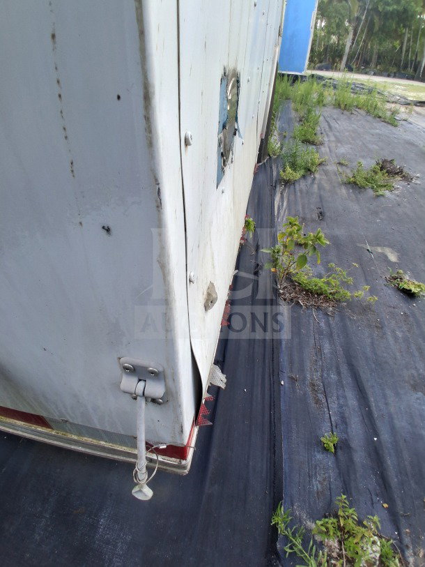 2019 Diamond Cargo 24' mobile kitchen trailer, exterior view shows wear and dirt, needs deep cleaning, VIN: 53NBE2424M1089707.