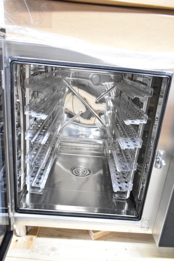 Brand new 2024 Blodgett 61BE INVOQ Hybrid 6-1/1 GN commercial combi convection oven. Electric, 208V, 3 phase.