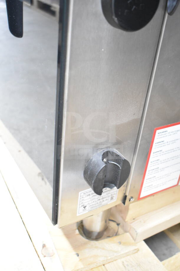 Brand new Blodgett 61BE INVOQ Hybrid 6-1/1 GN combi convection oven, electric, 208V, 3-phase, minor scratches.