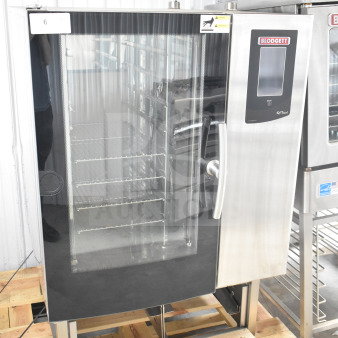 Brand new Blodgett BLCT-101/CPE 1.10 electric combi convection oven, 2019 model, 208V, 3-phase, stainless steel, in pristine condition.