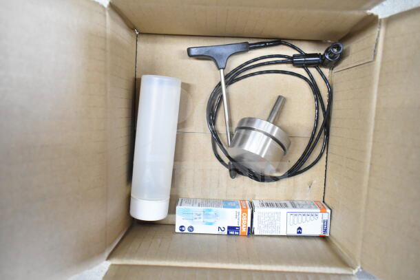 Box with accessories for Blodgett BLCT62EFS/CPE2.06 oven, including probe, cable, tube, and labeled Osram light bulbs.