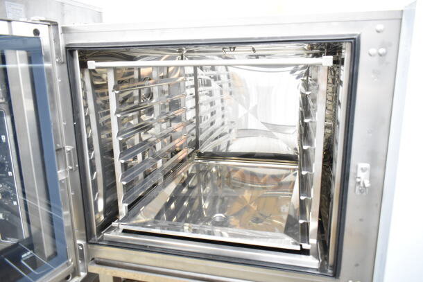 Brand new 2018 Blodgett BLCT62EFS/CPE2.06 electric combi convection oven, 208V, 3-phase, stainless interior, minimal scratches.