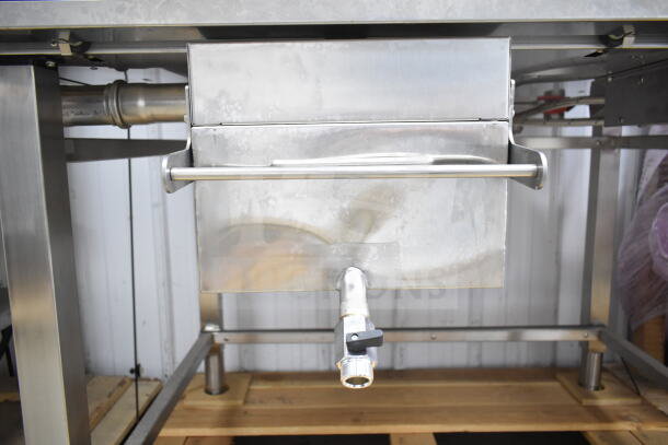 Brand new 2018 Blodgett BLCT62EFS/CPE2.06 commercial combi convection oven, stainless steel, 208V, 3 phase.