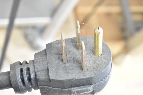 Close-up of power plug for 2021 Blodgett VLH commercial convection oven, 208-240 volts, 1 phase.